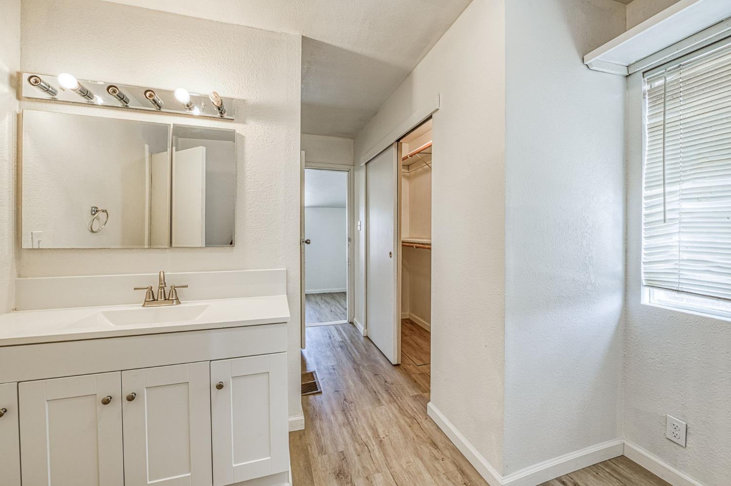 2146 W Dudley Ave, Fresno, CA 93728
