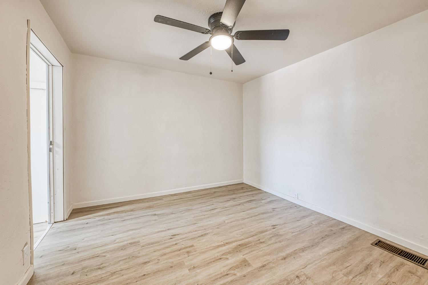 2146 W Dudley Ave, Fresno, CA 93728