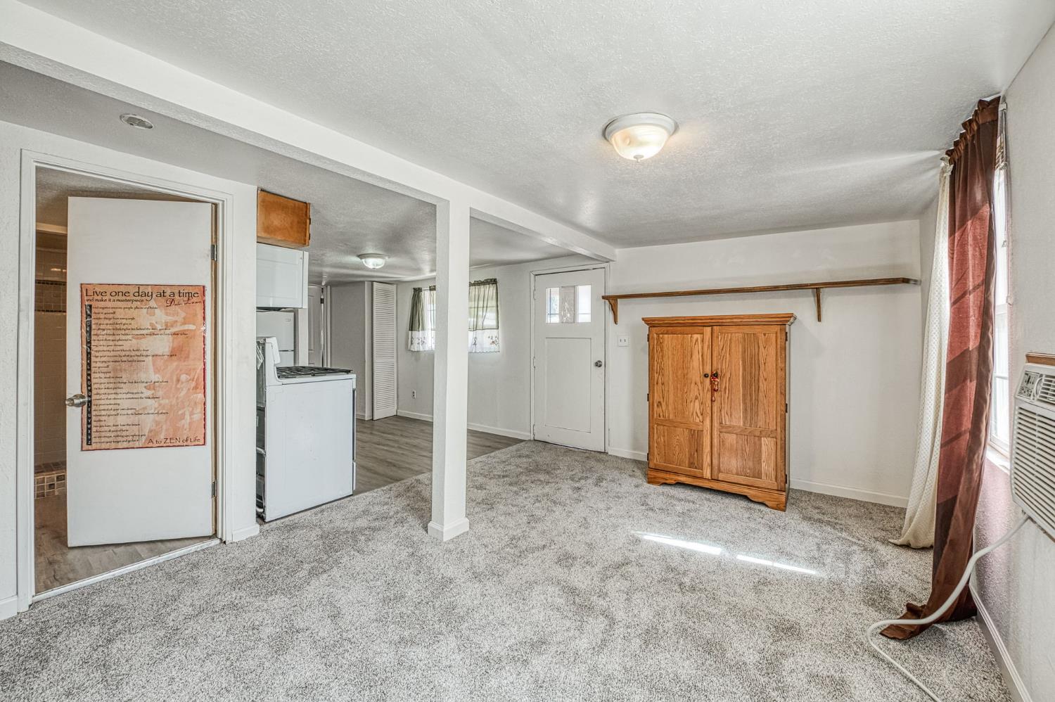 2146 W Dudley Ave, Fresno, CA 93728