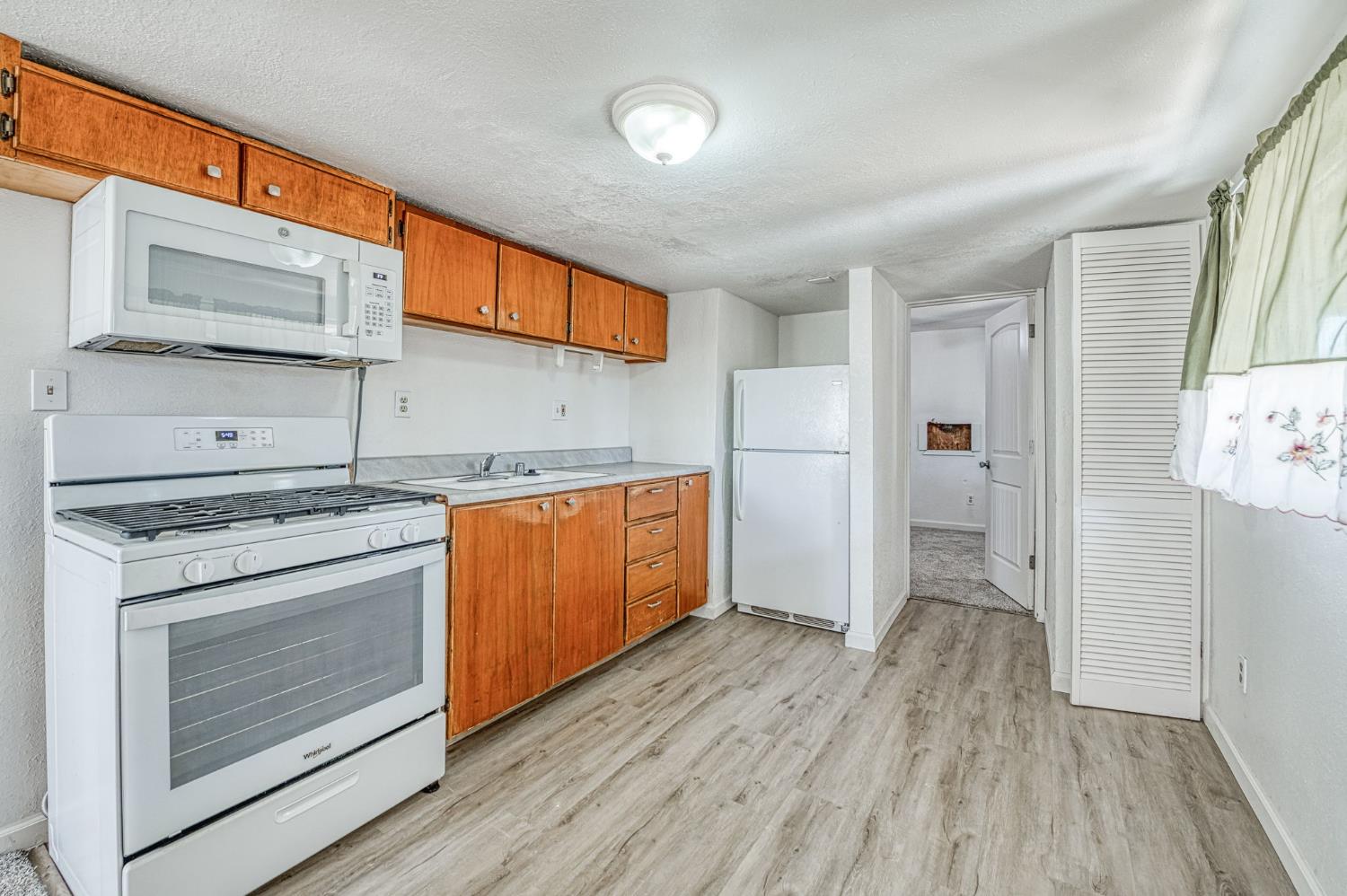 2146 W Dudley Ave, Fresno, CA 93728