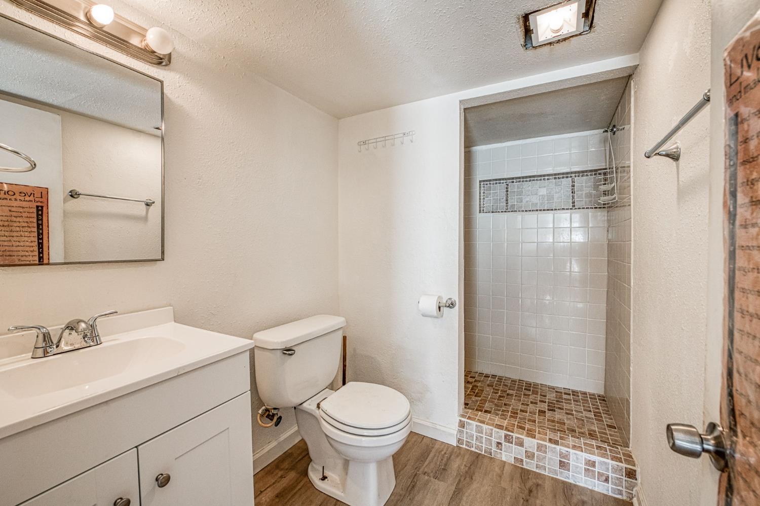 2146 W Dudley Ave, Fresno, CA 93728