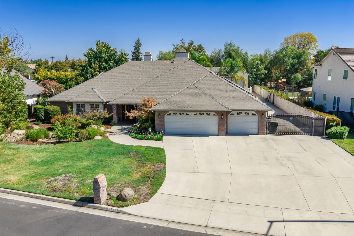 2843 Carolina Ave, Clovis, CA 93611