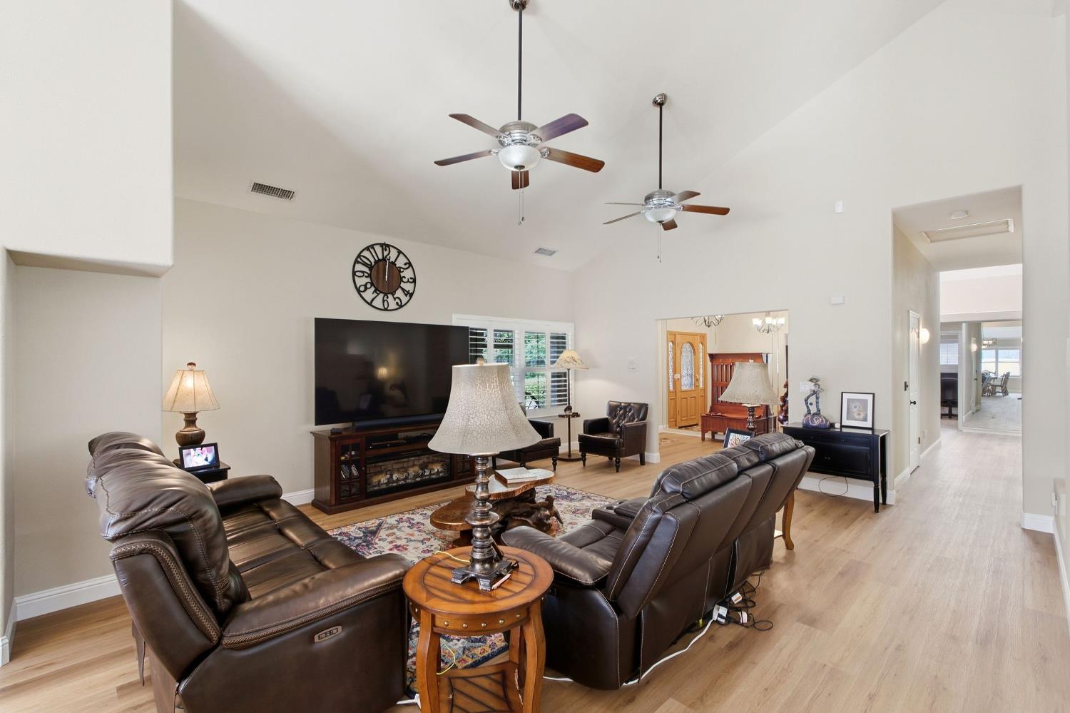 2843 Carolina Ave, Clovis, CA 93611