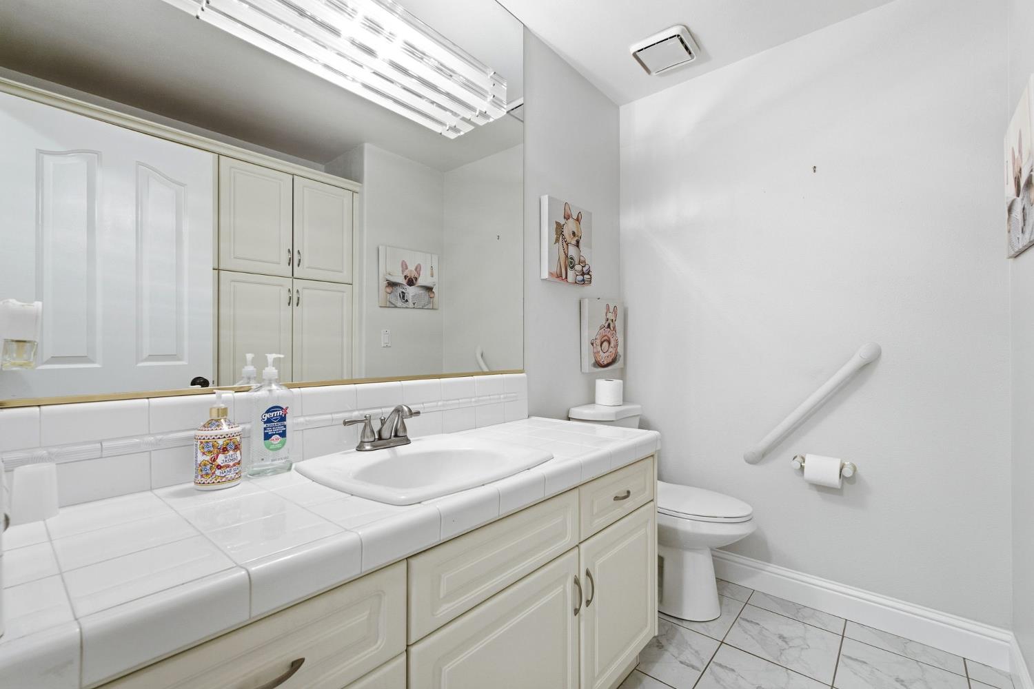2843 Carolina Ave, Clovis, CA 93611