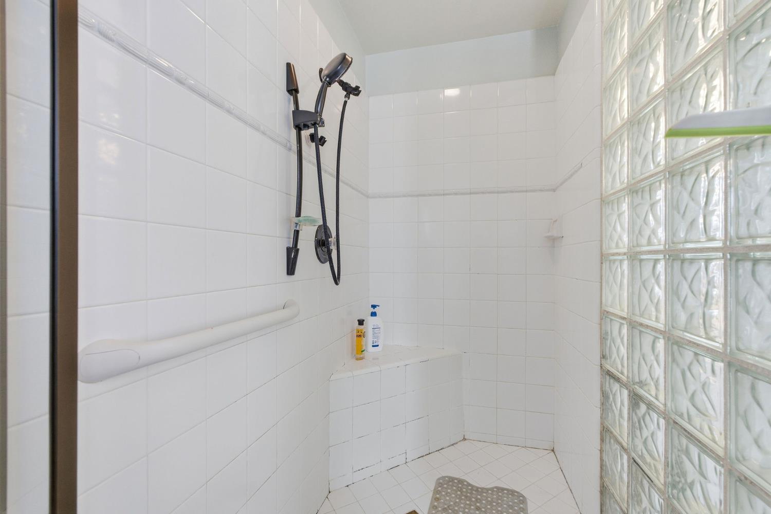 2843 Carolina Ave, Clovis, CA 93611