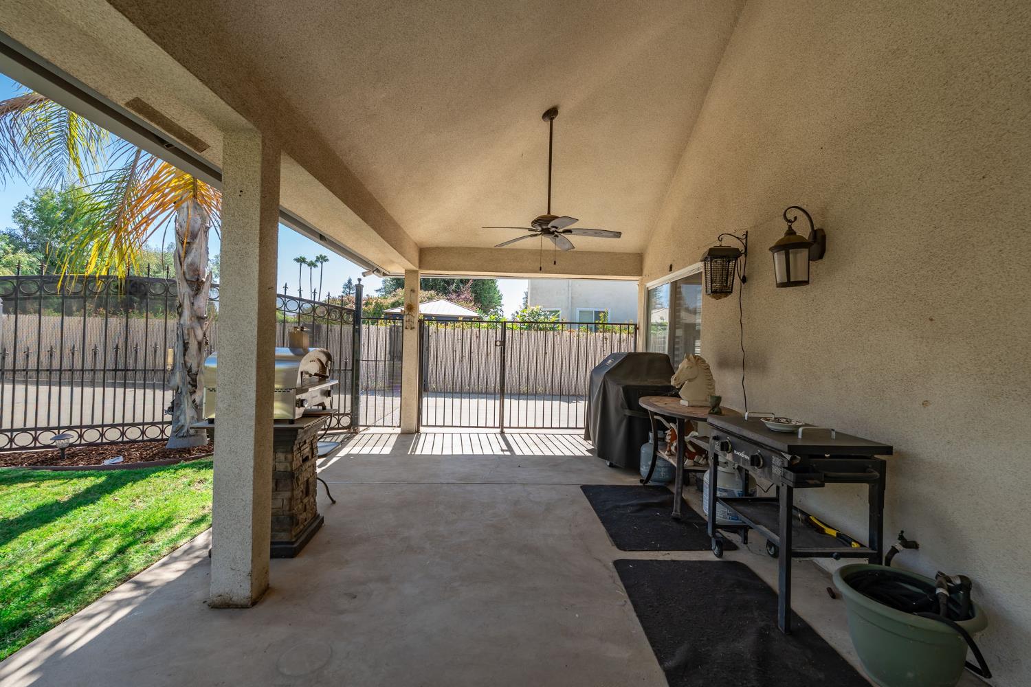 2843 Carolina Ave, Clovis, CA 93611