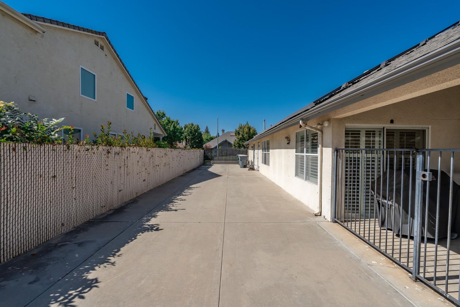 2843 Carolina Ave, Clovis, CA 93611