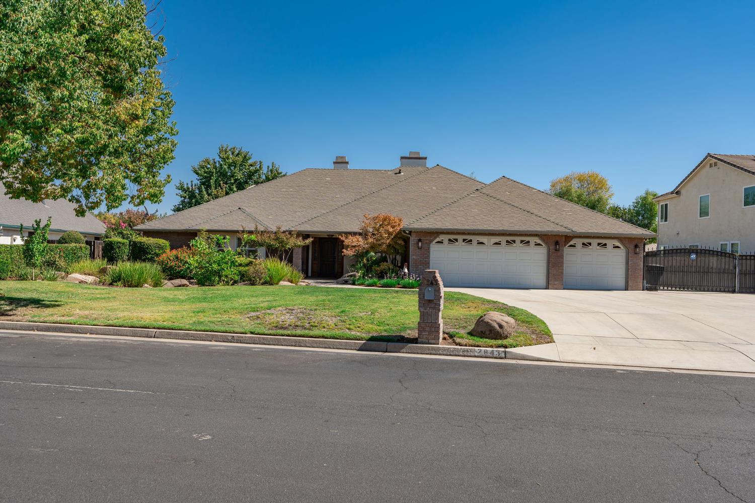 2843 Carolina Ave, Clovis, CA 93611