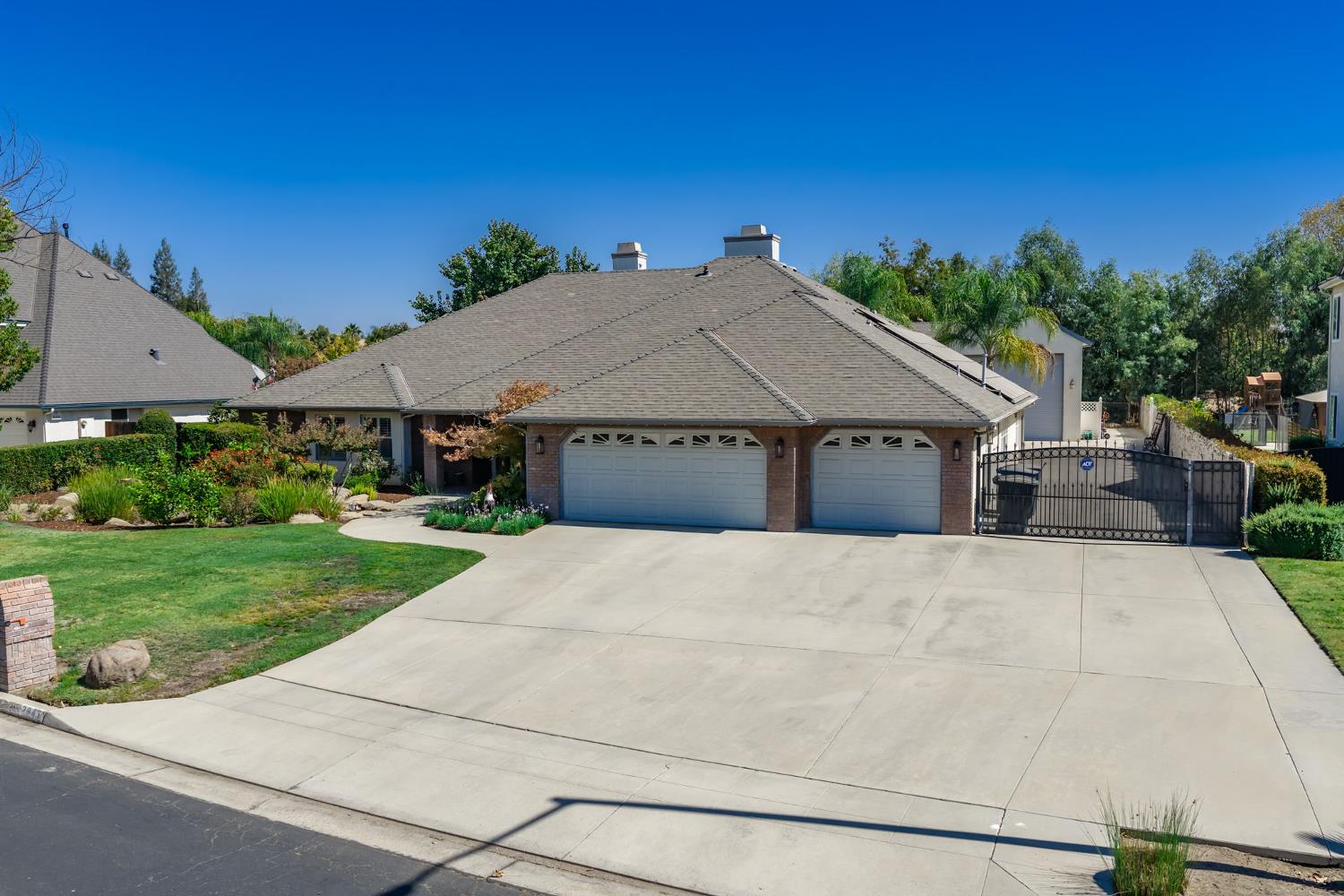 2843 Carolina Ave, Clovis, CA 93611