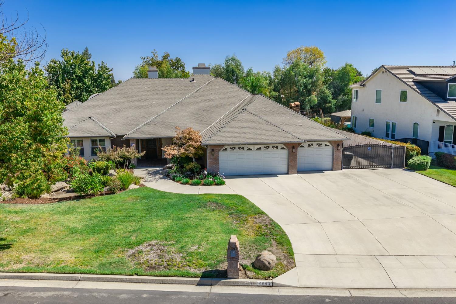 2843 Carolina Ave, Clovis, CA 93611