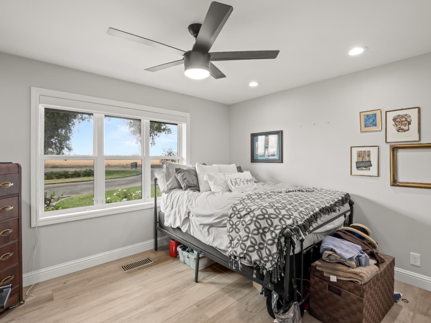 9235 24th Ave, Lemoore, CA 93245