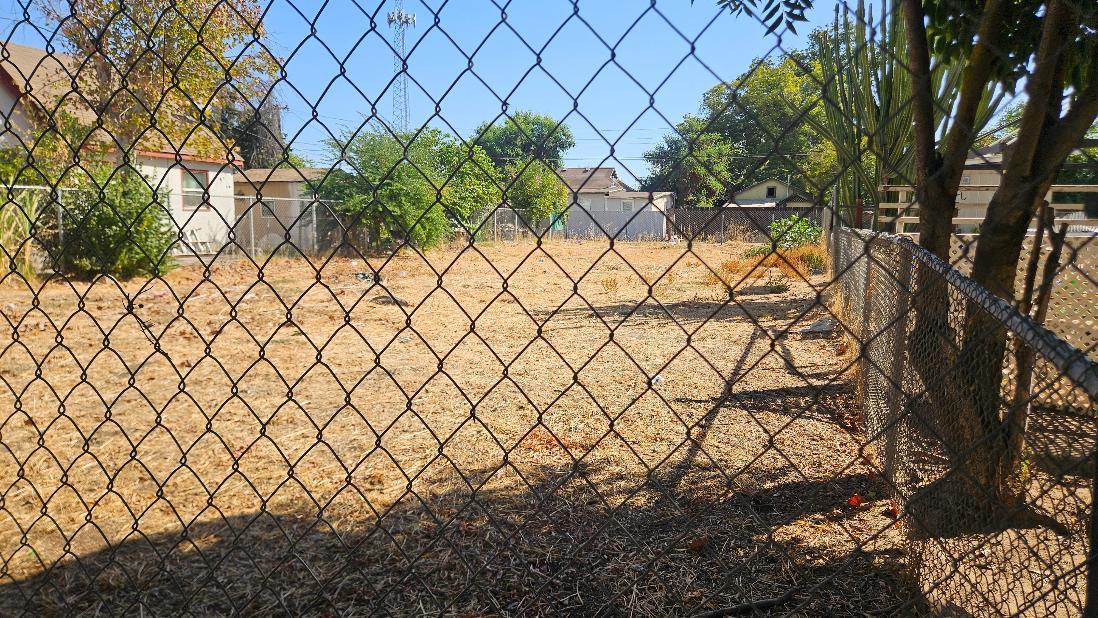 2167 S Rose Ave, Fresno, CA 93706