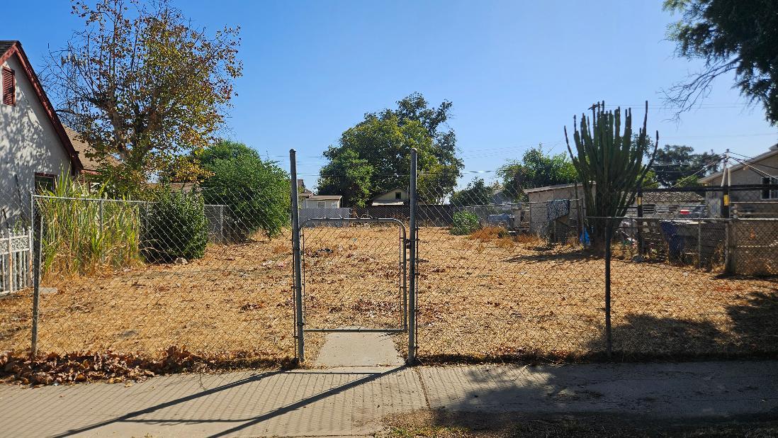 2167 S Rose Ave, Fresno, CA 93706