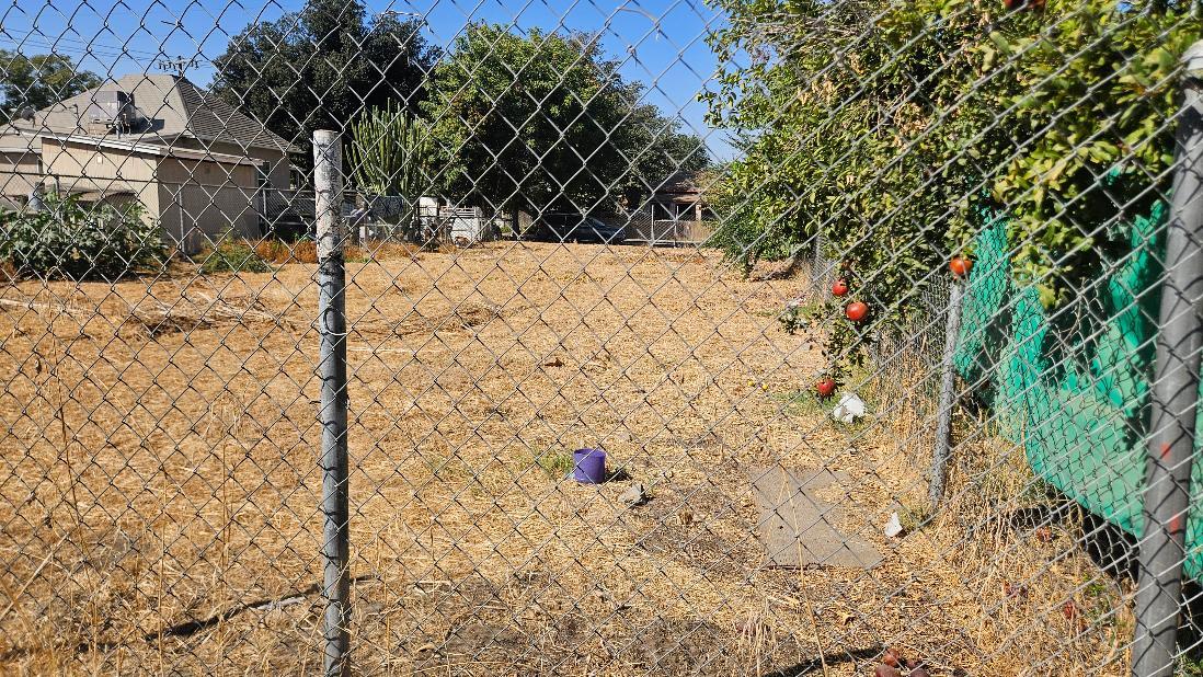 2167 S Rose Ave, Fresno, CA 93706