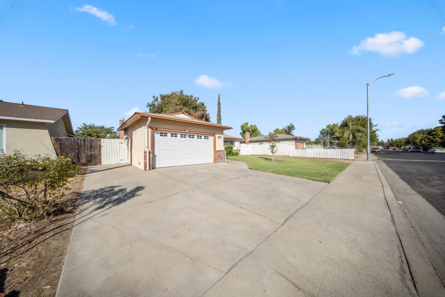 2974 Homsy Ave, Clovis, CA 93612