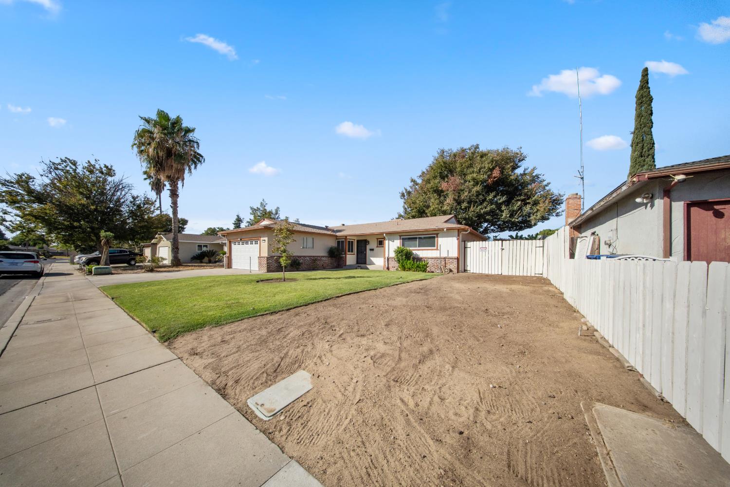 2974 Homsy Ave, Clovis, CA 93612