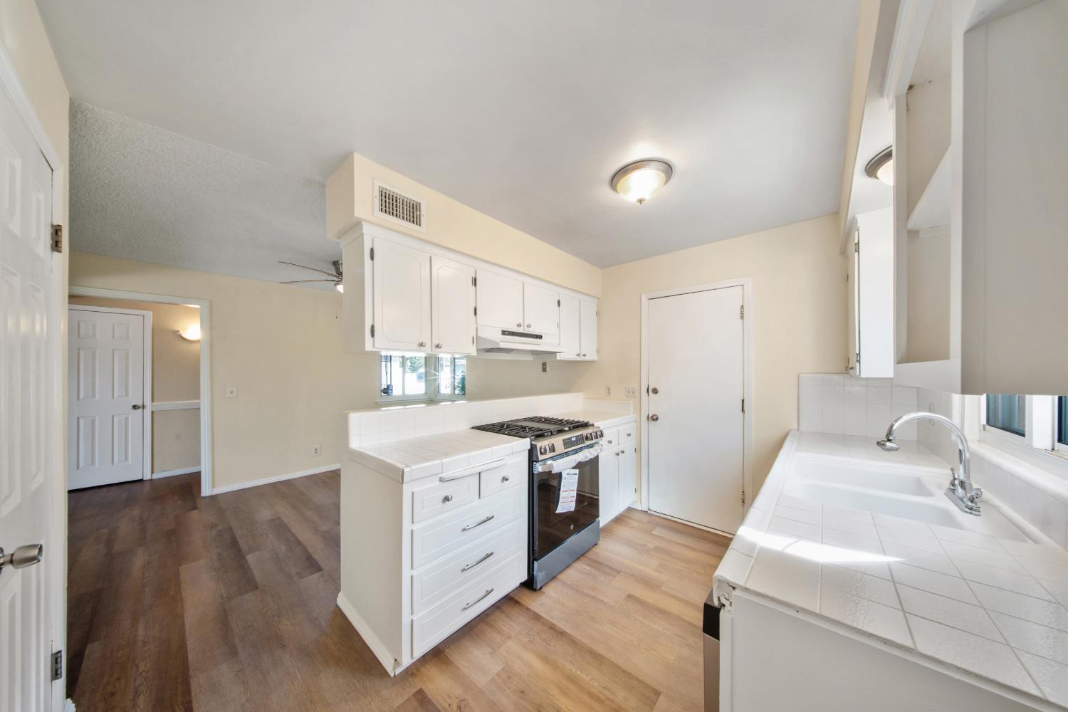 2974 Homsy Ave, Clovis, CA 93612