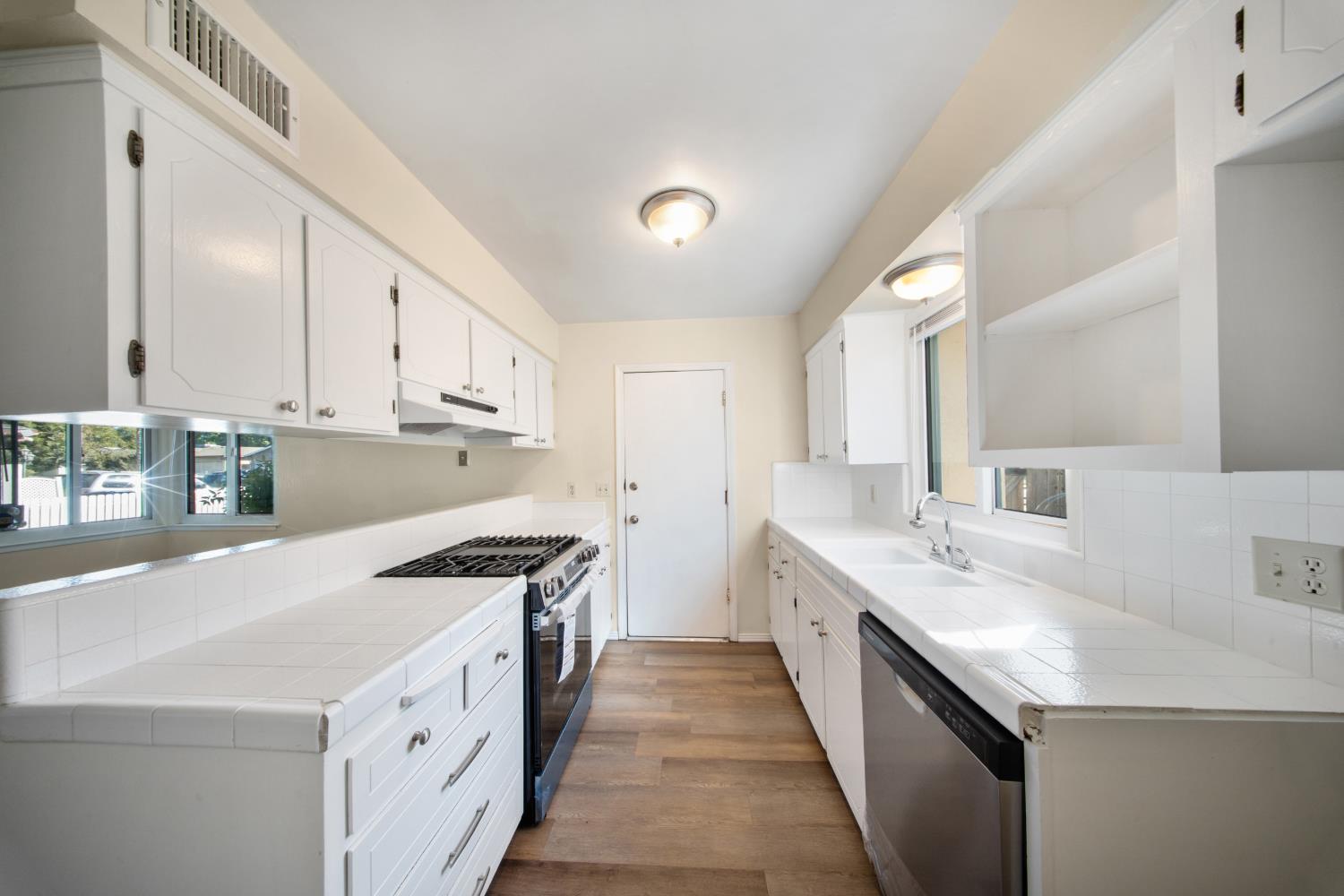 2974 Homsy Ave, Clovis, CA 93612
