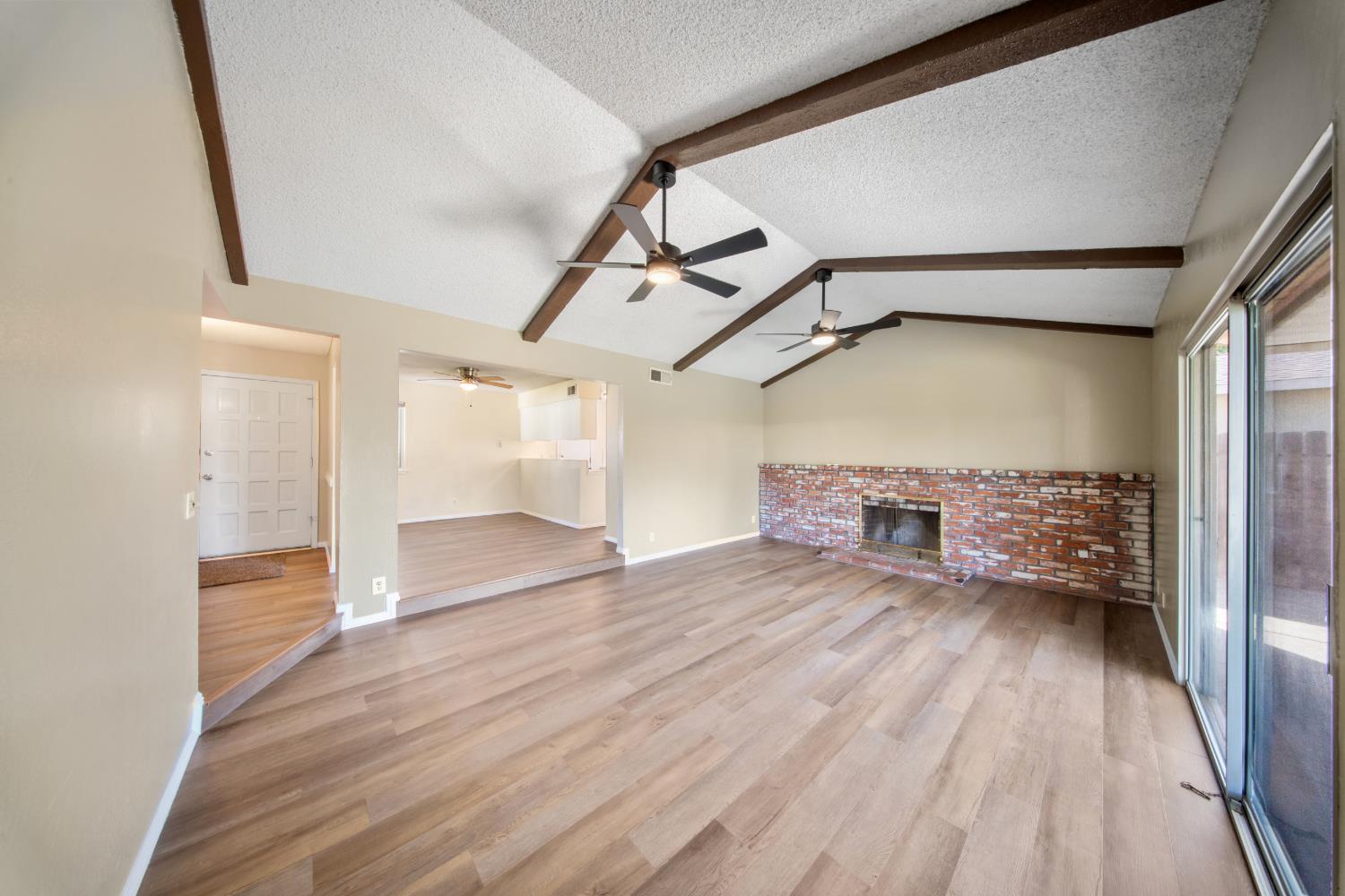 2974 Homsy Ave, Clovis, CA 93612