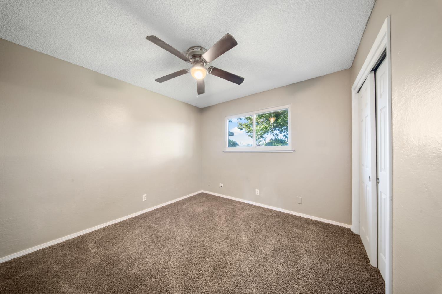 2974 Homsy Ave, Clovis, CA 93612
