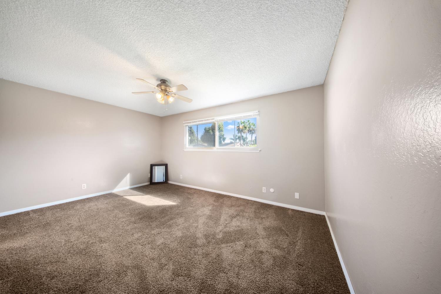2974 Homsy Ave, Clovis, CA 93612