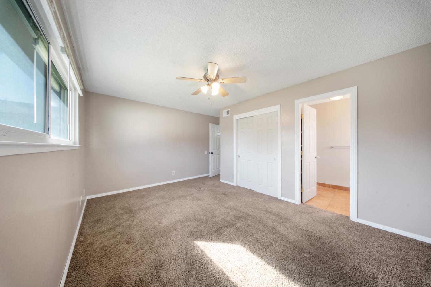 2974 Homsy Ave, Clovis, CA 93612