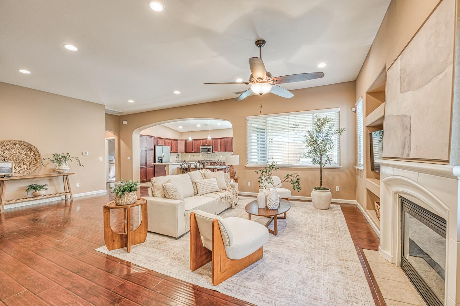 3748 Salem Ln, Clovis, CA 93619