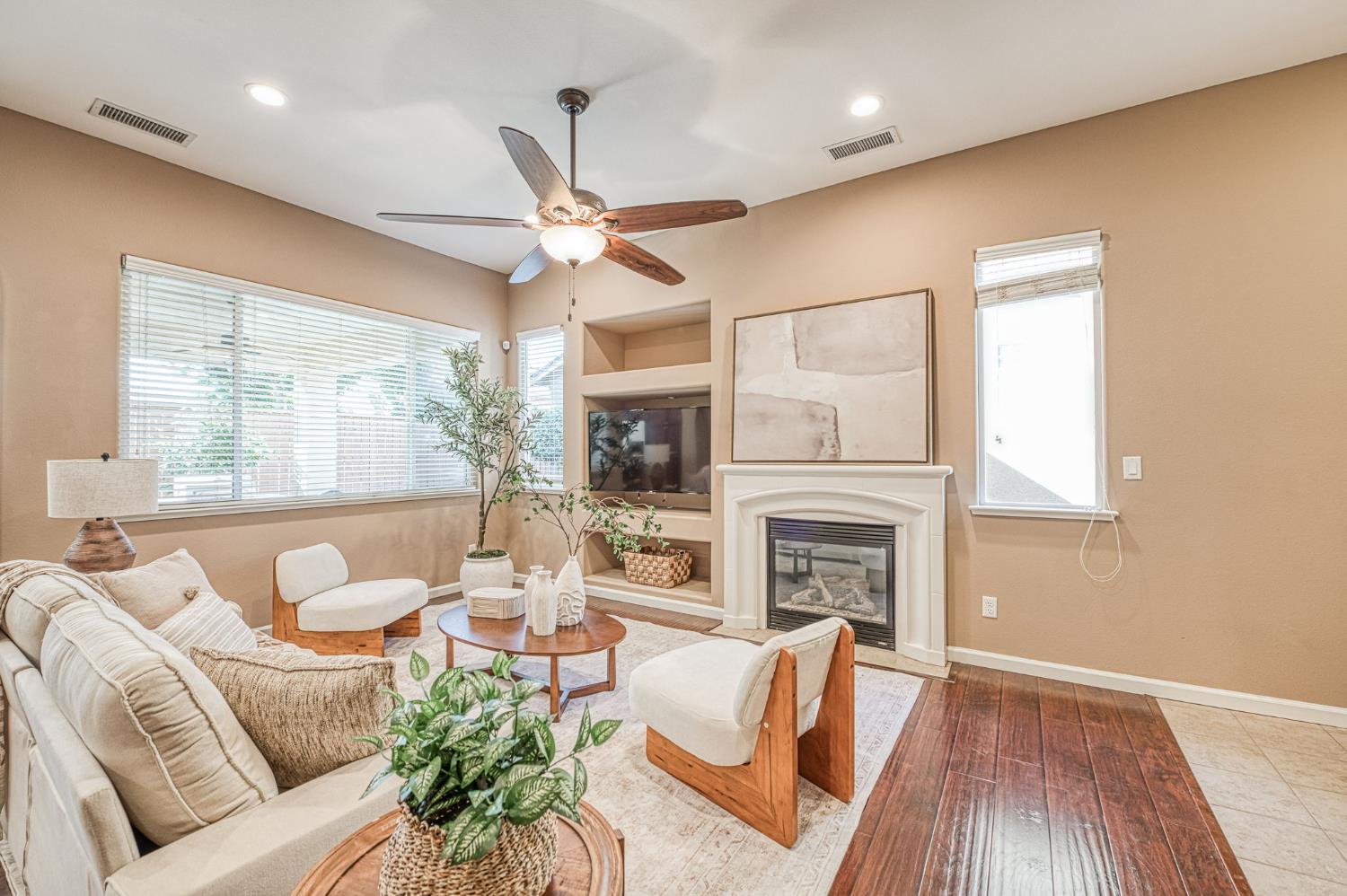 3748 Salem Ln, Clovis, CA 93619