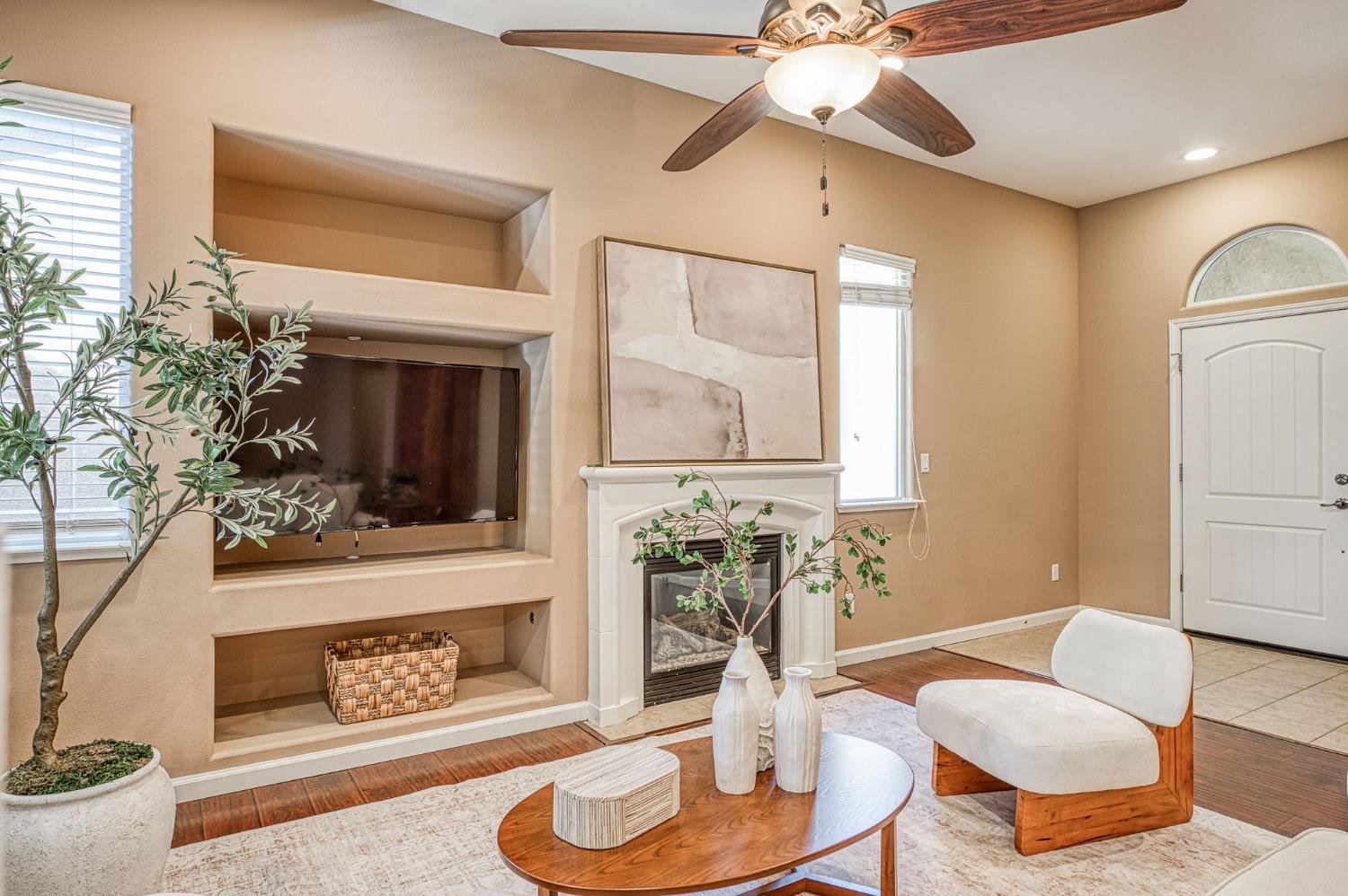 3748 Salem Ln, Clovis, CA 93619