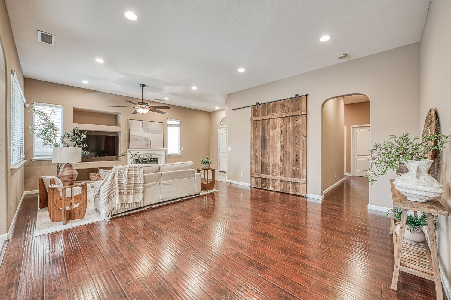 3748 Salem Ln, Clovis, CA 93619