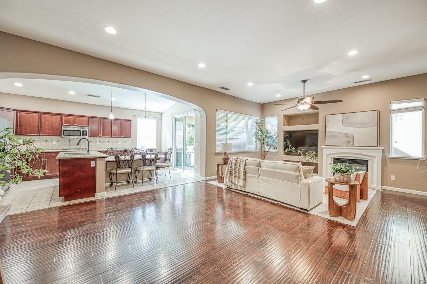 3748 Salem Ln, Clovis, CA 93619