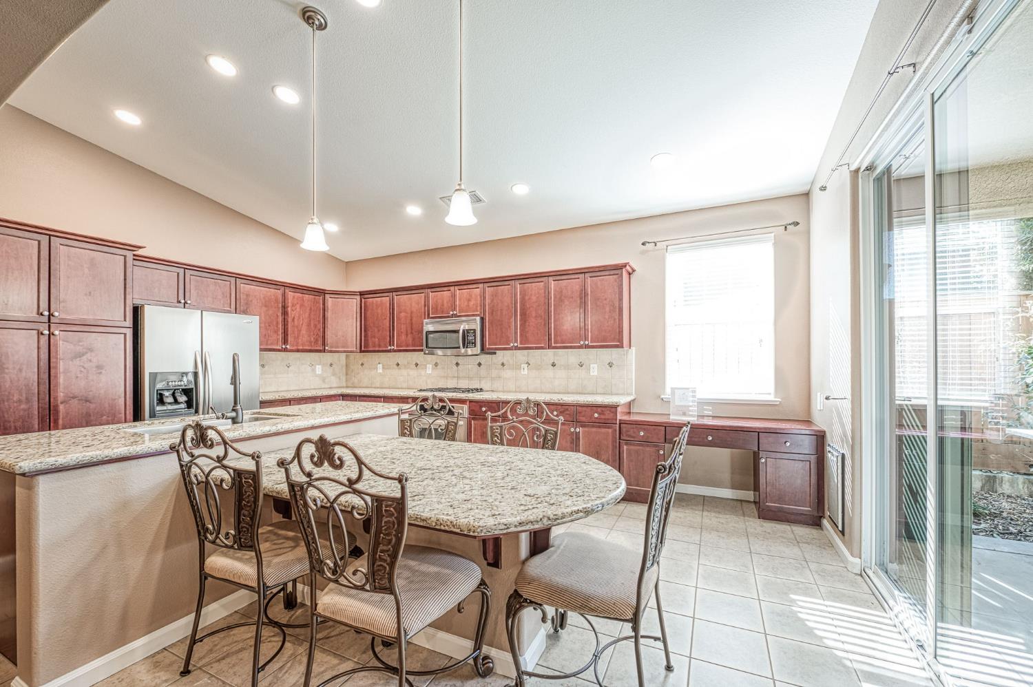 3748 Salem Ln, Clovis, CA 93619