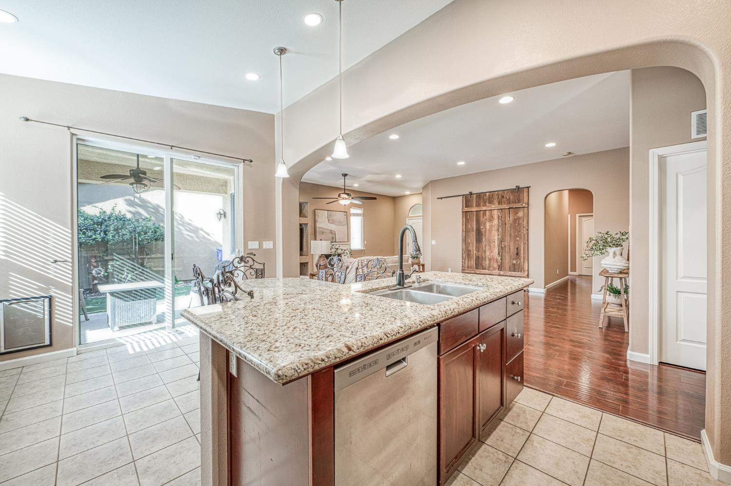 3748 Salem Ln, Clovis, CA 93619