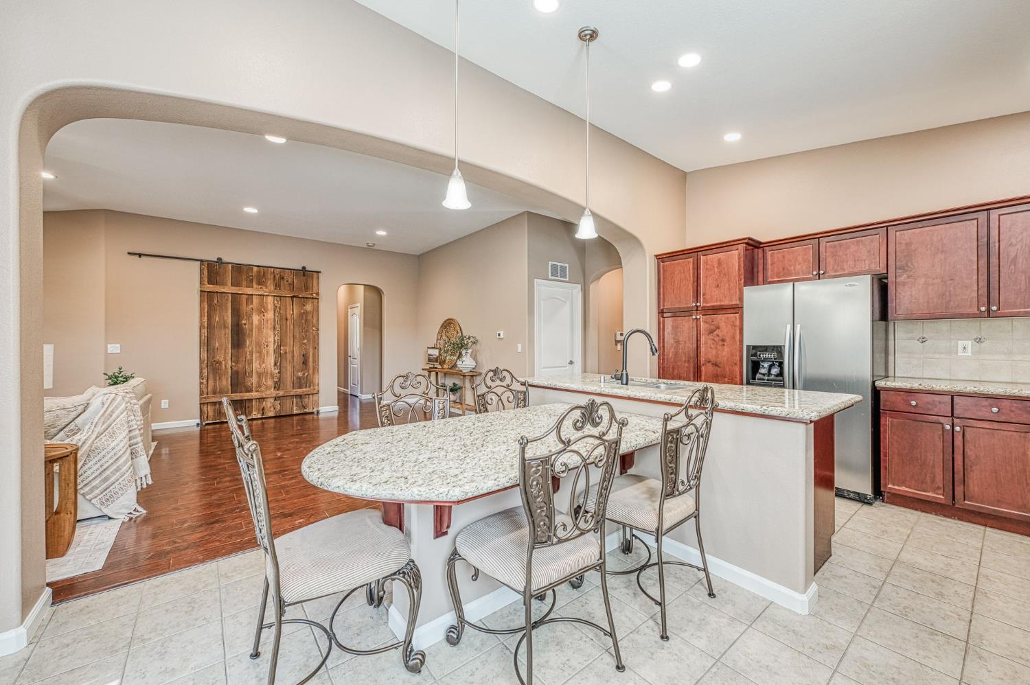 3748 Salem Ln, Clovis, CA 93619