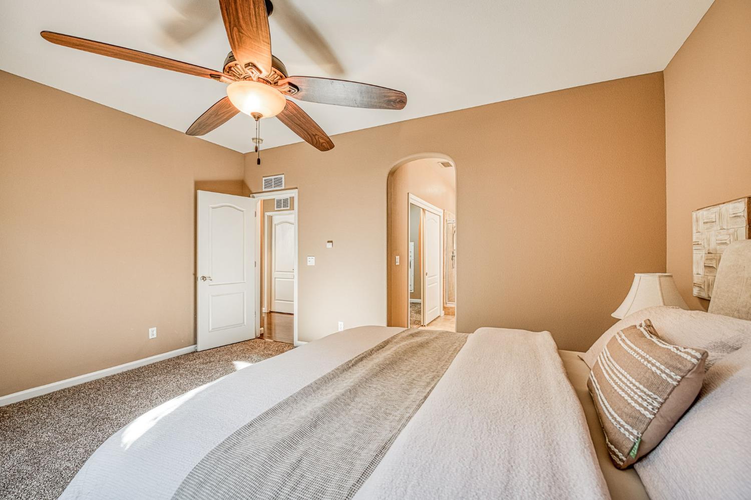 3748 Salem Ln, Clovis, CA 93619