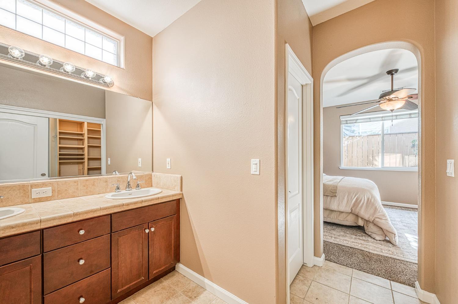 3748 Salem Ln, Clovis, CA 93619