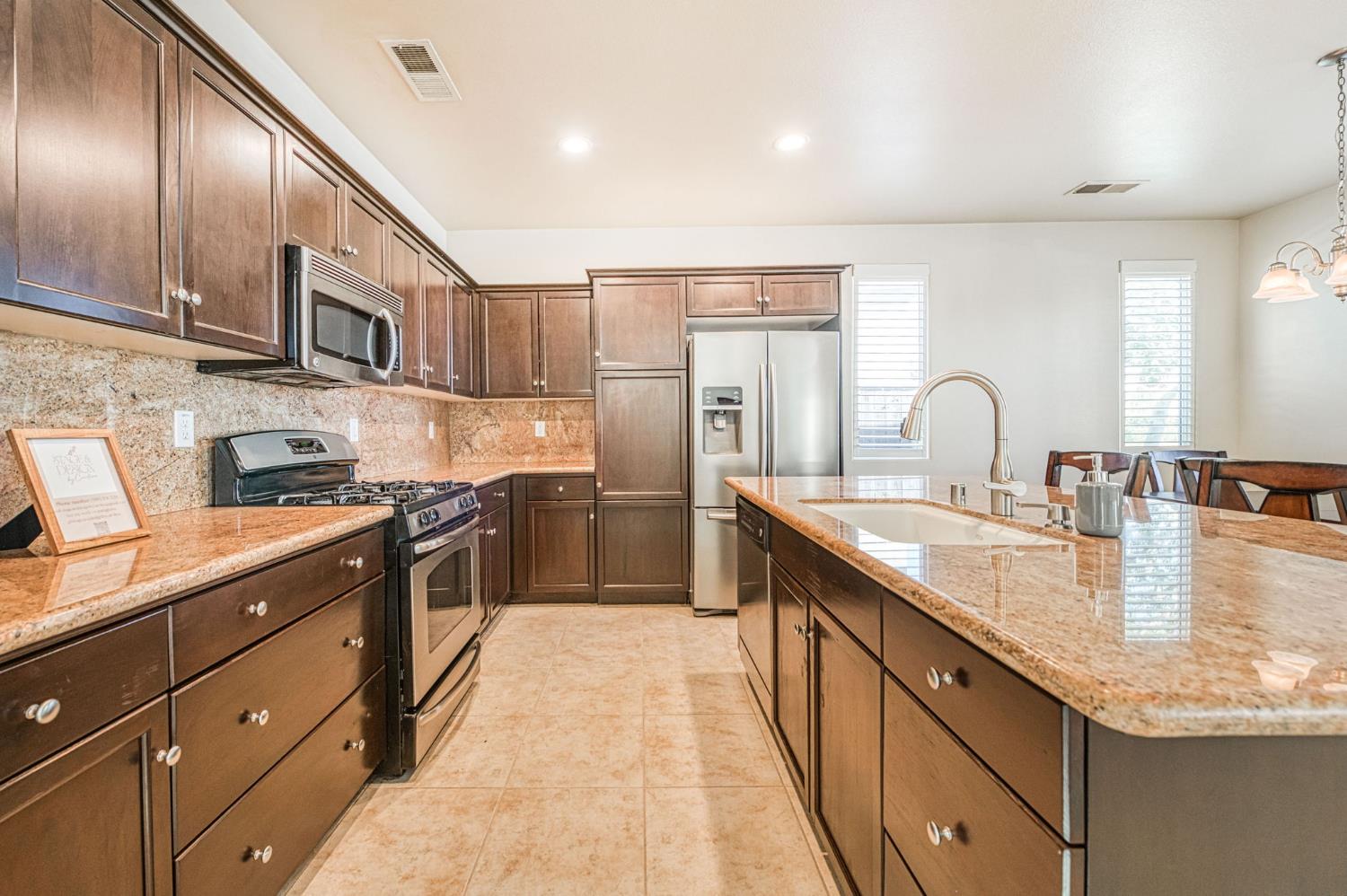 4122 Heritage Ave, Clovis, CA 93619