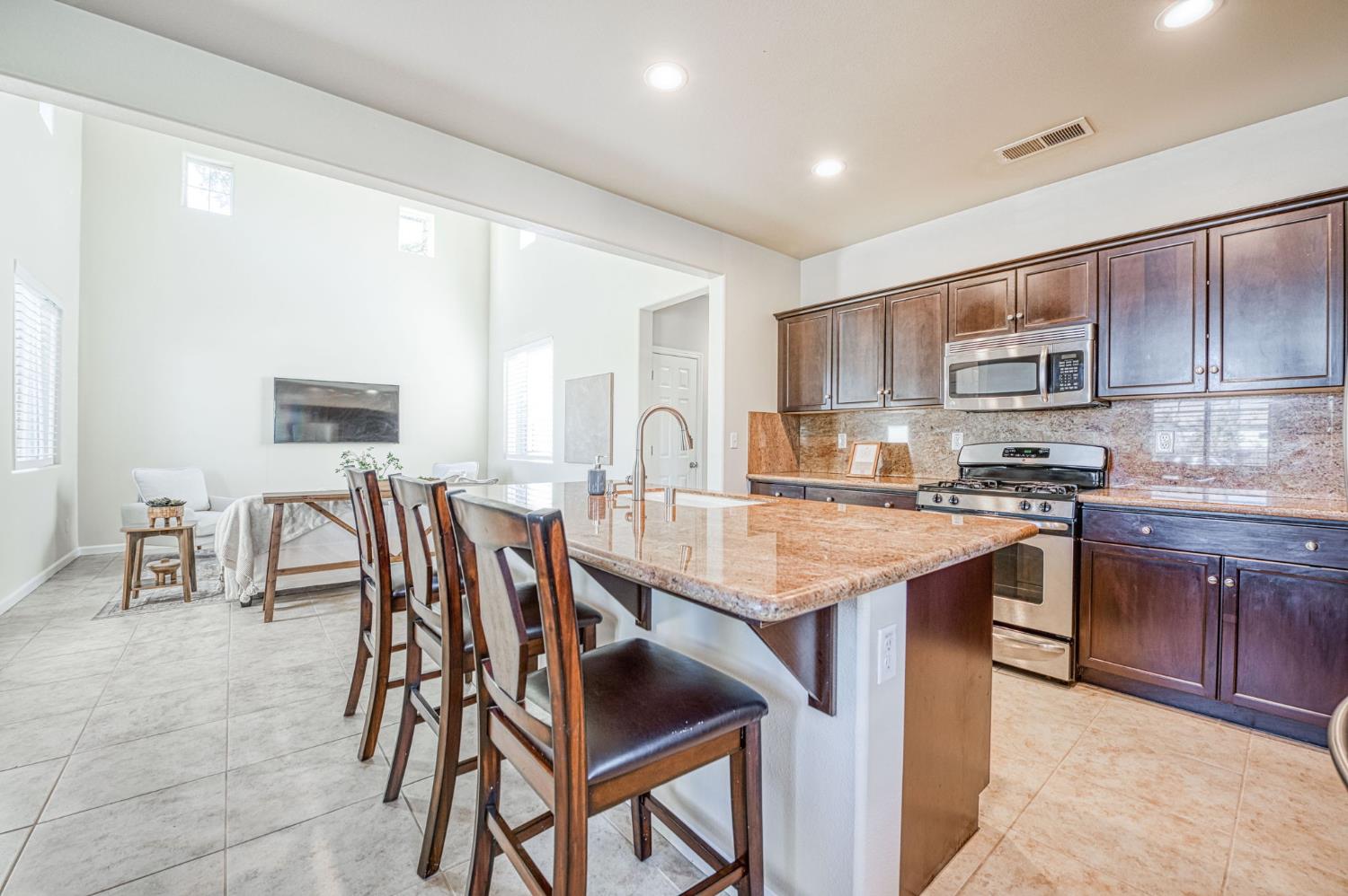 4122 Heritage Ave, Clovis, CA 93619