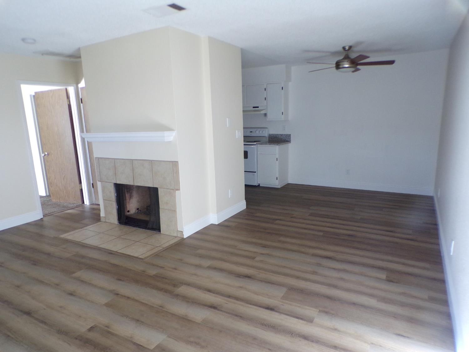 4504 N Valentine Ave #123, Fresno, CA 93722