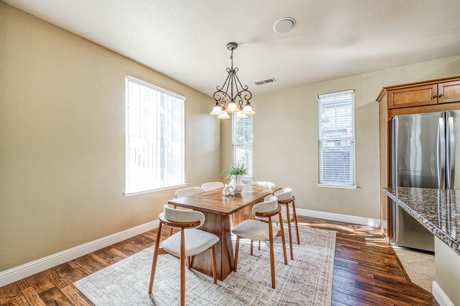3859 Richmond Ave, Clovis, CA 93619