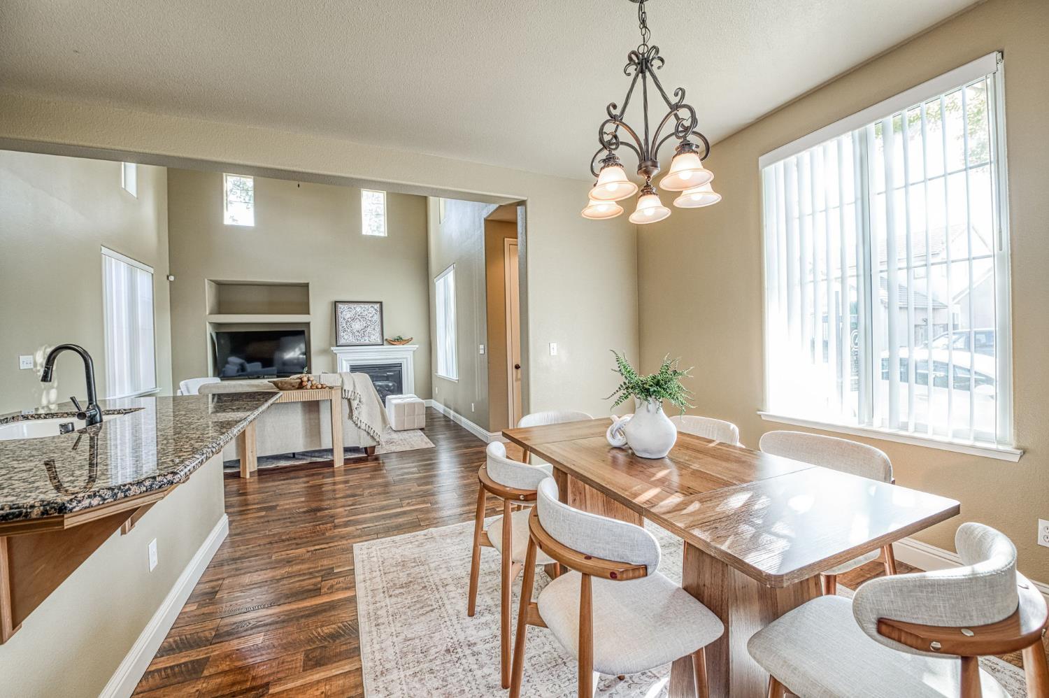 3859 Richmond Ave, Clovis, CA 93619