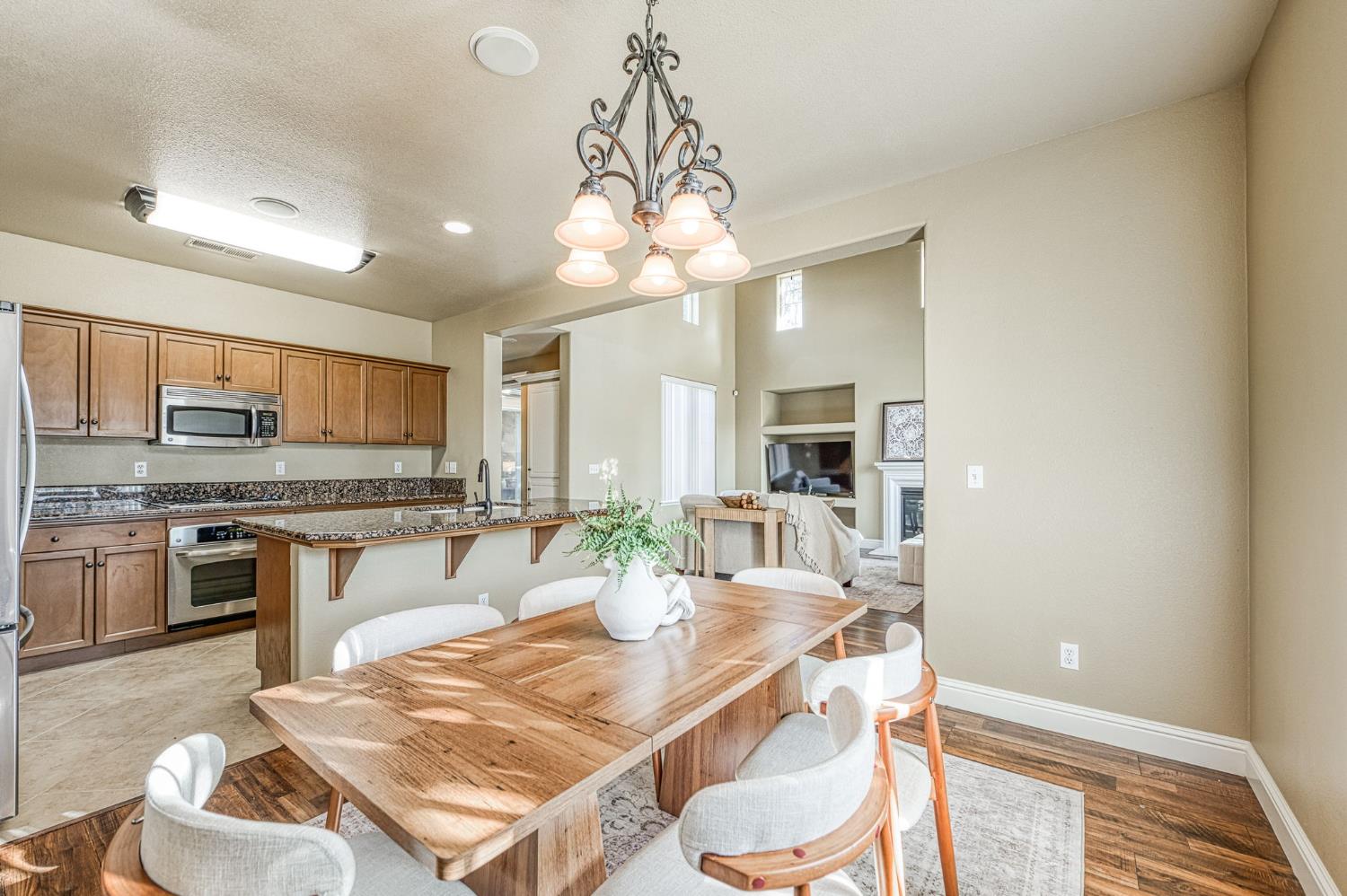 3859 Richmond Ave, Clovis, CA 93619