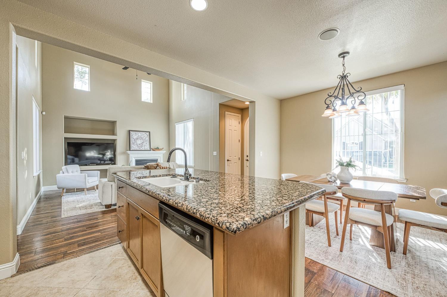 3859 Richmond Ave, Clovis, CA 93619