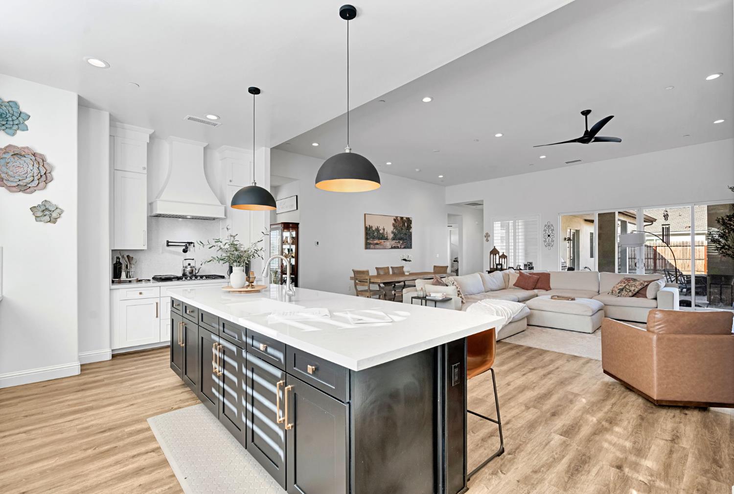 2279 Carnation St, Kingsburg, CA 93631