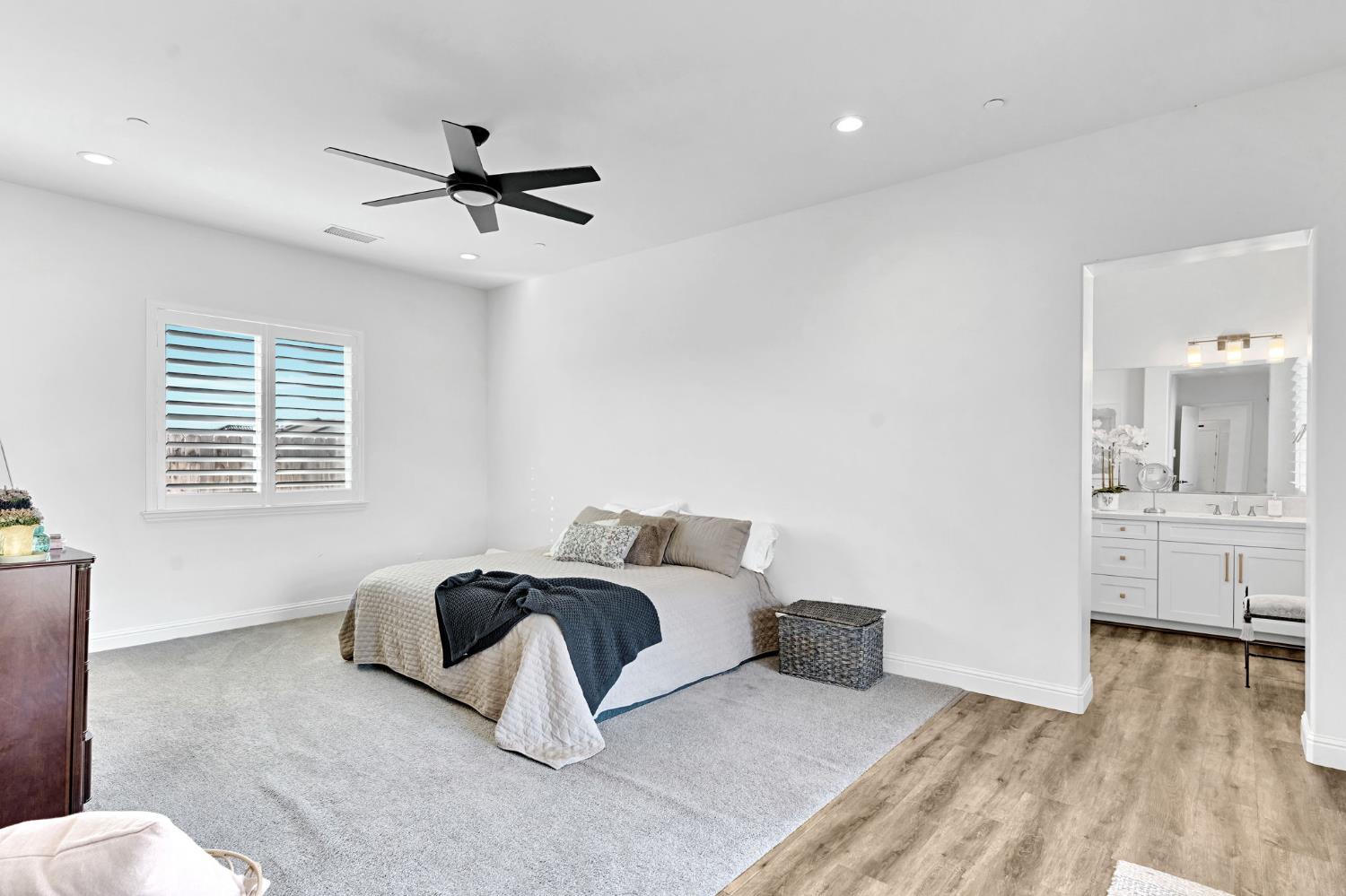 2279 Carnation St, Kingsburg, CA 93631