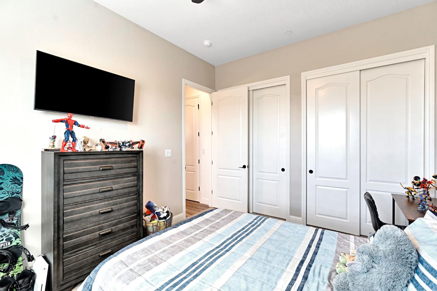 2279 Carnation St, Kingsburg, CA 93631