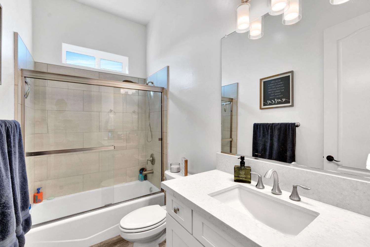 2279 Carnation St, Kingsburg, CA 93631