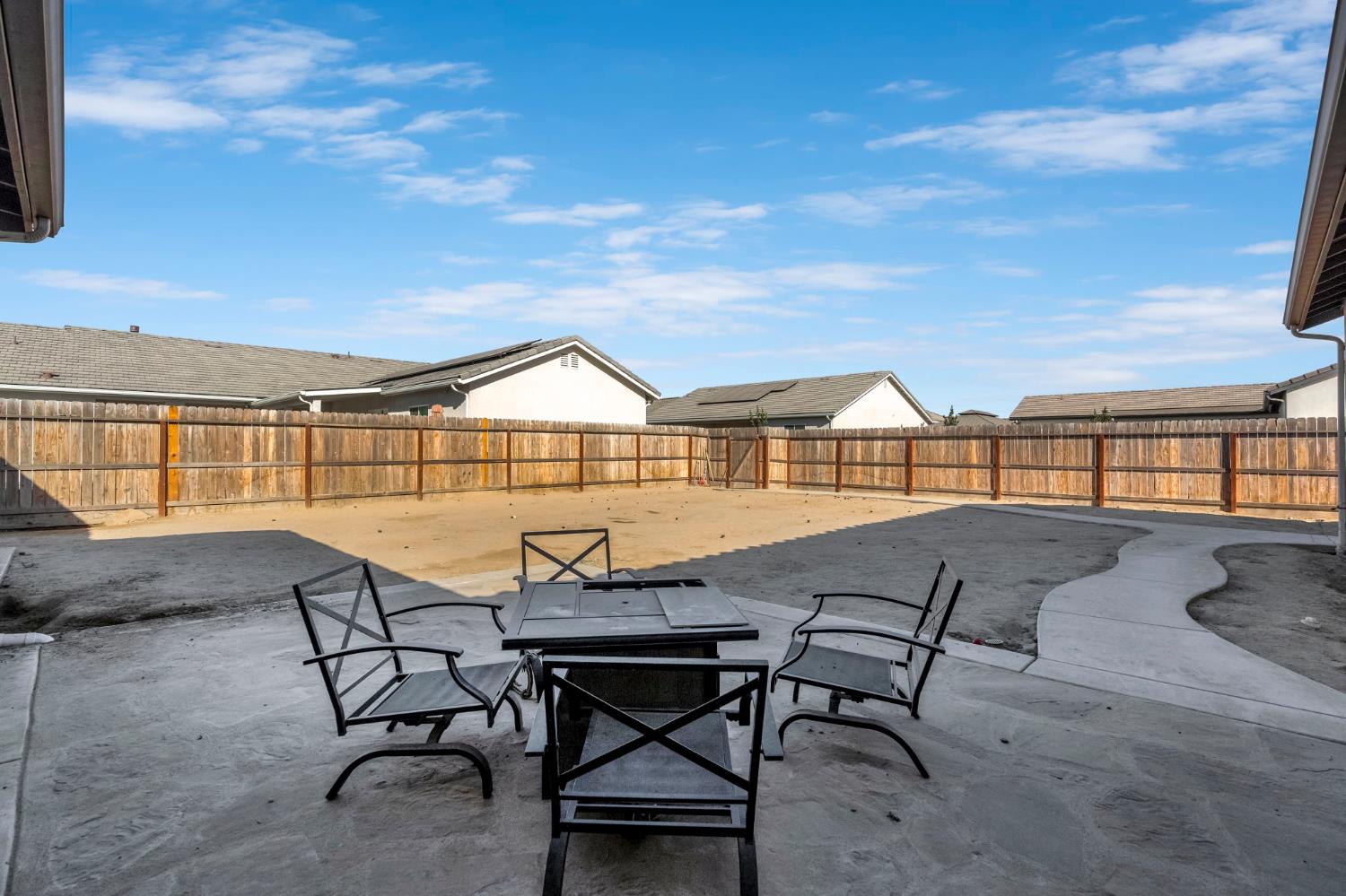 2279 Carnation St, Kingsburg, CA 93631
