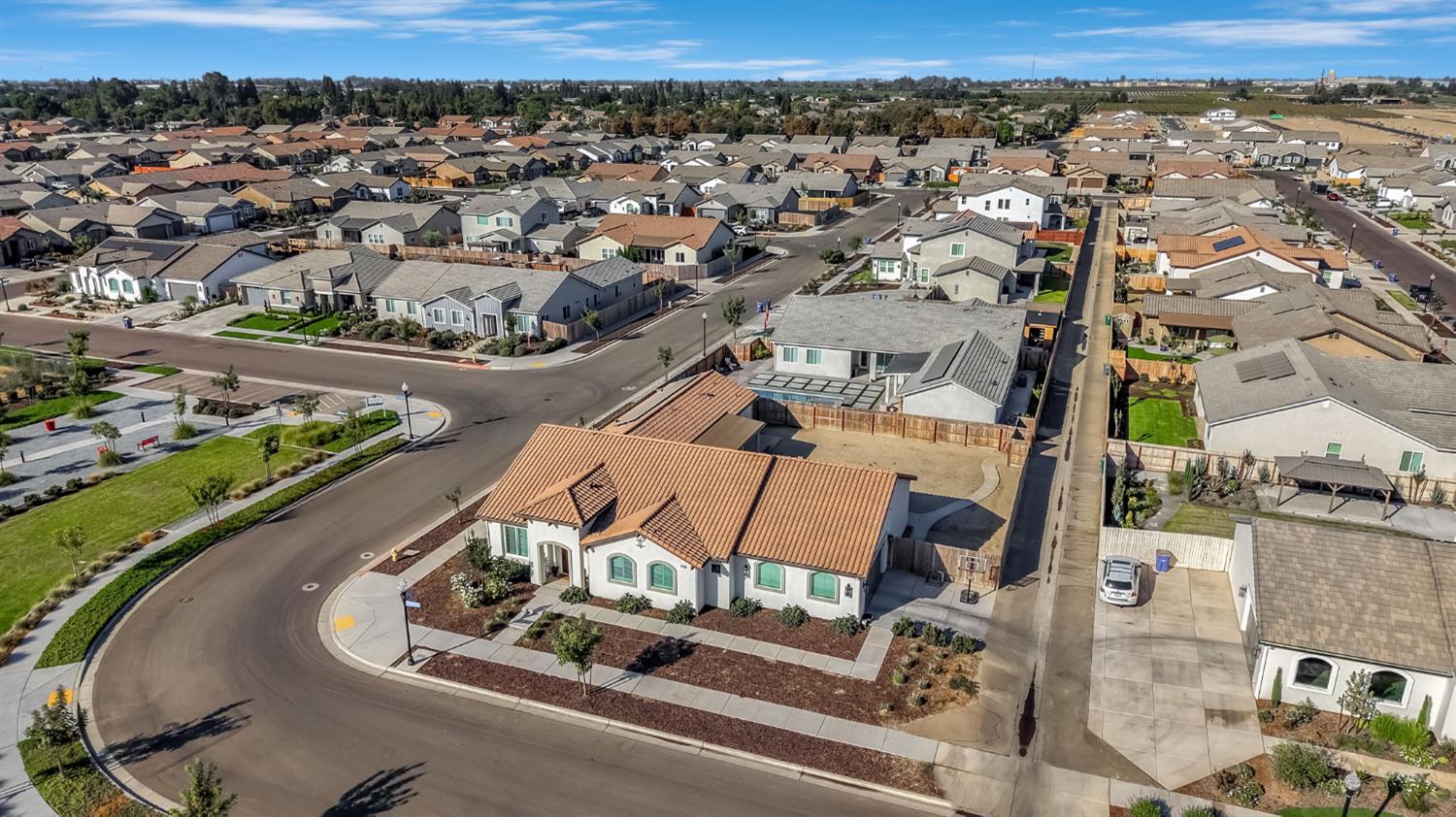 2279 Carnation St, Kingsburg, CA 93631