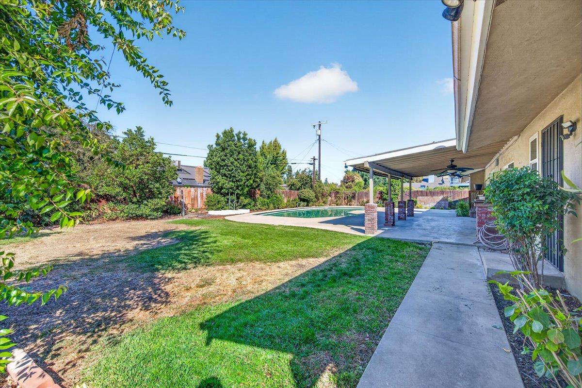 1634 W Morris Ave, Fresno, CA 93711